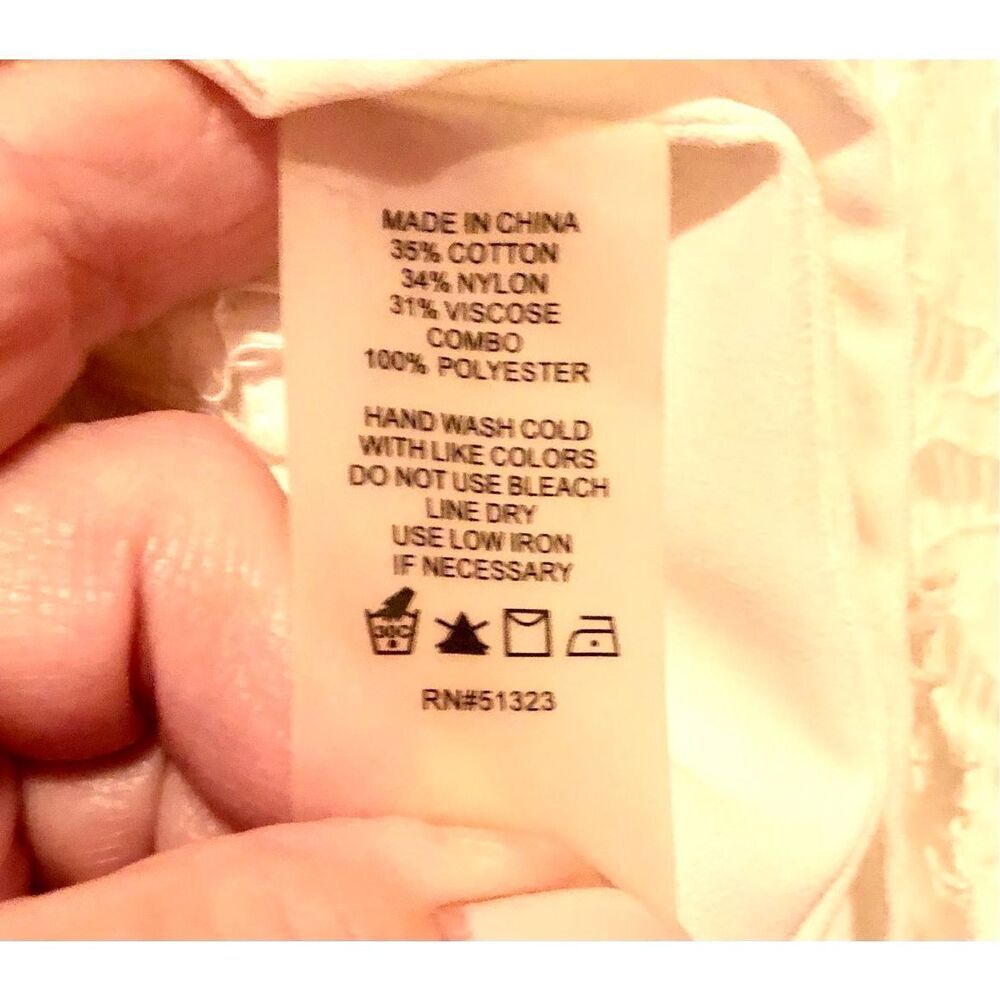 VINCE CAMUTO - L Sz Med Ivory Lace Long-Sleeve Lined Blouse w/Bell Sleeves. EUC - Picture 12 of 12